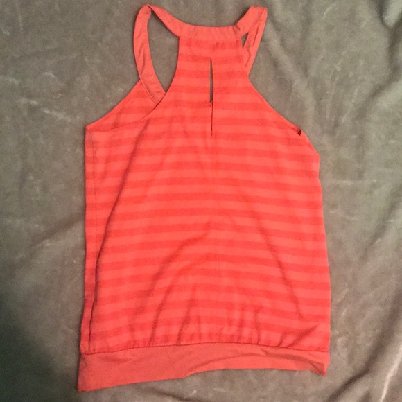 A tank top - Picture 2 of 2